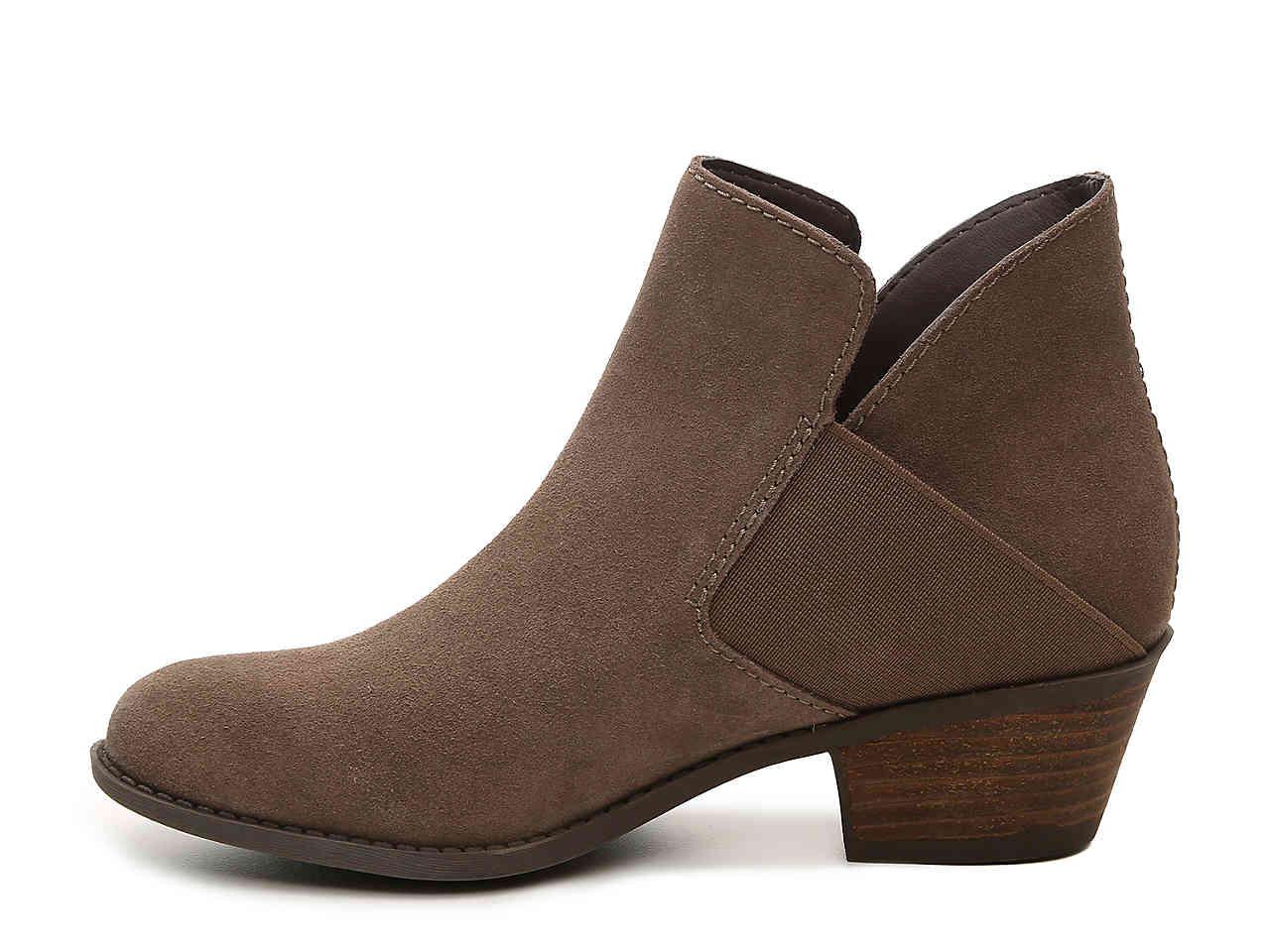 me too zoey bootie taupe