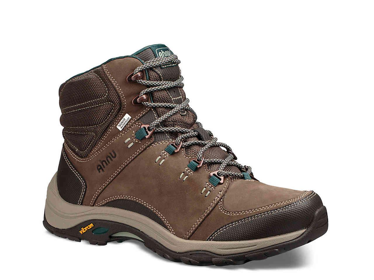 teva montara hiking boots