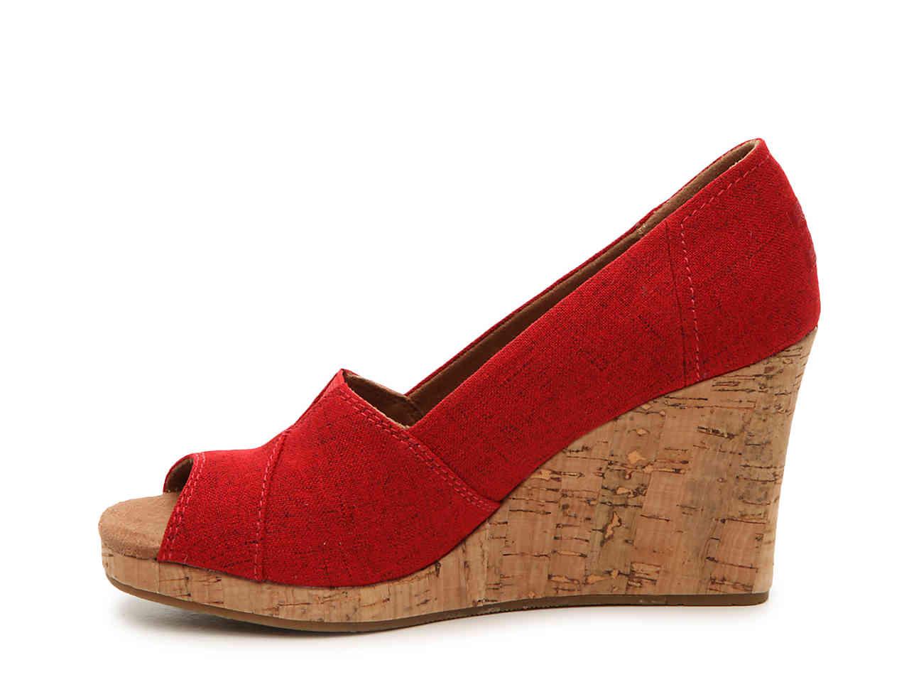Canvas Classic Wedge Pump in Red -