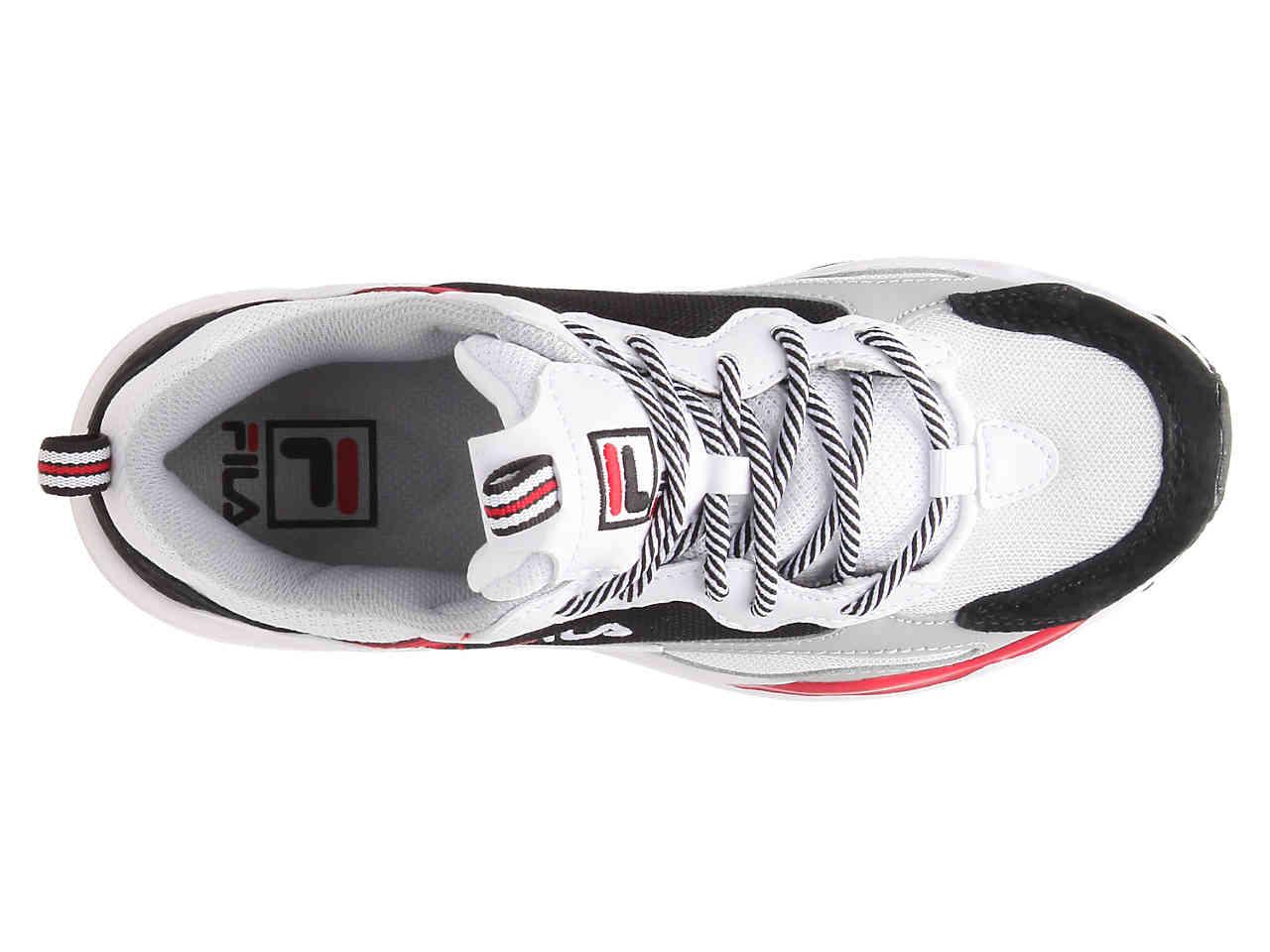 red white and black filas