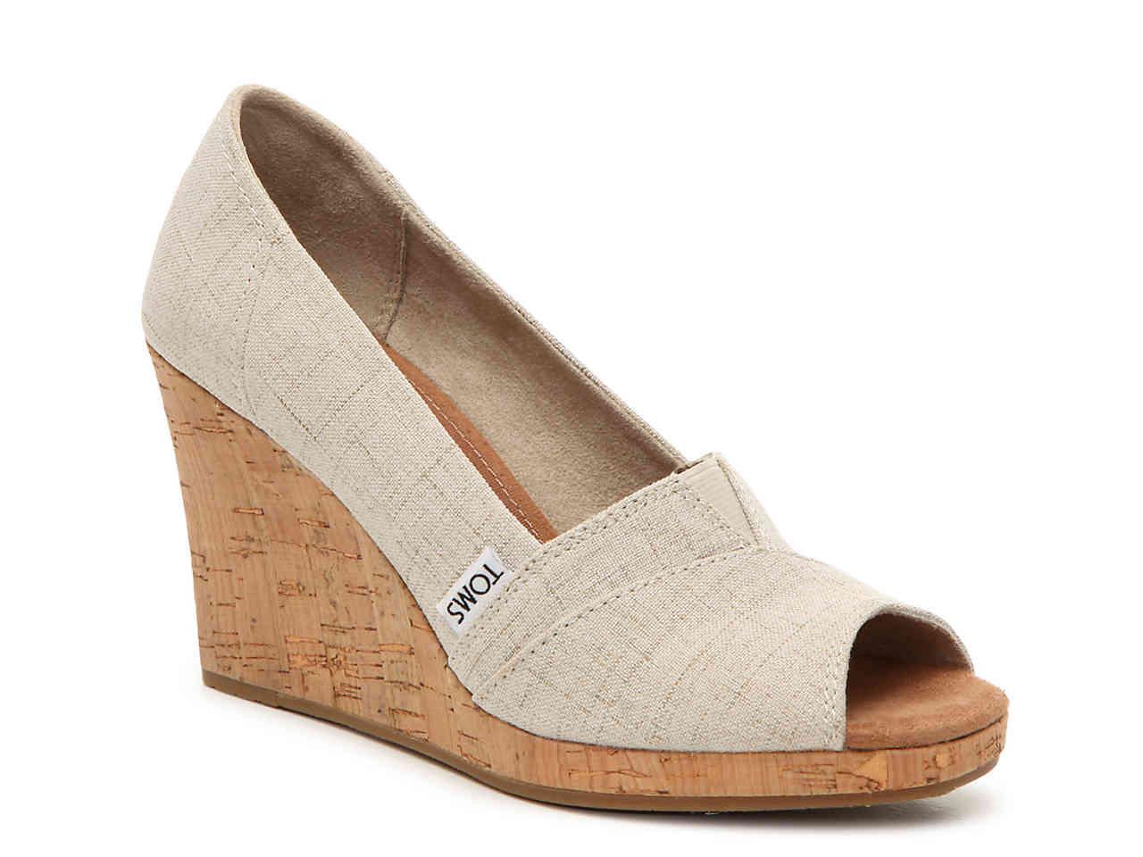 toms canvas pumps