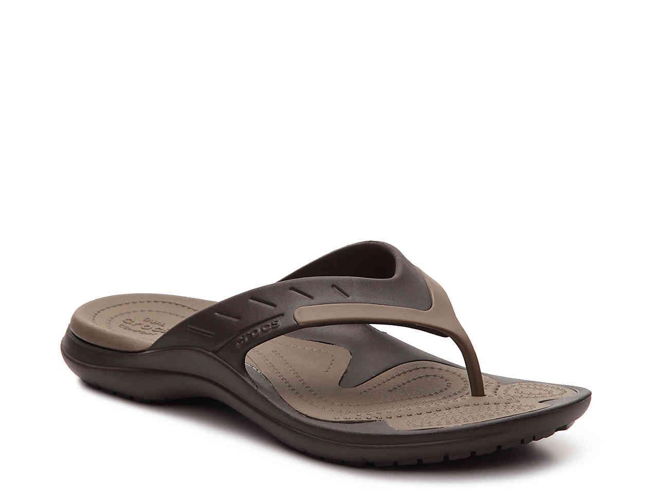 mens crocs modi flip flops