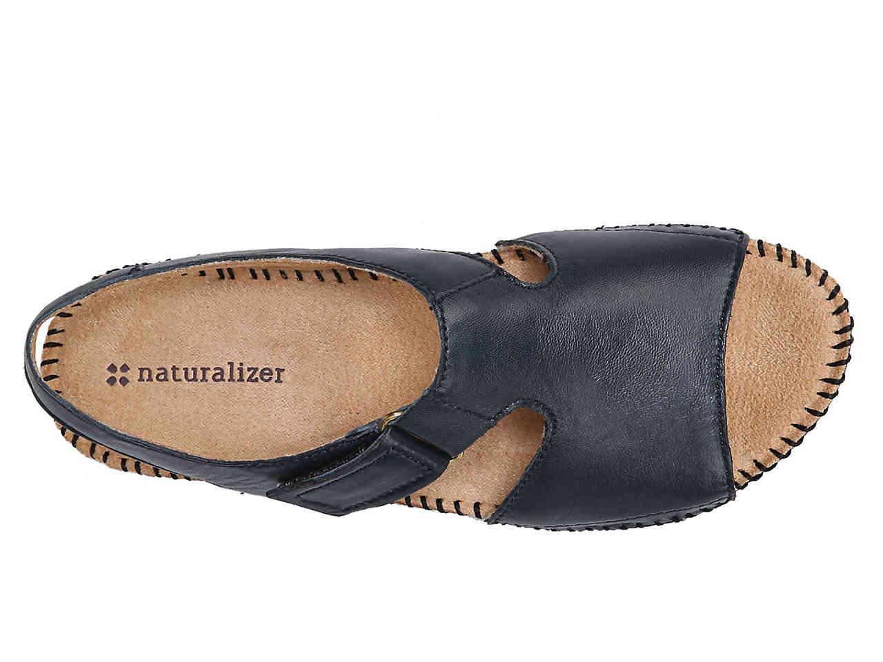 naturalizer scout sandals