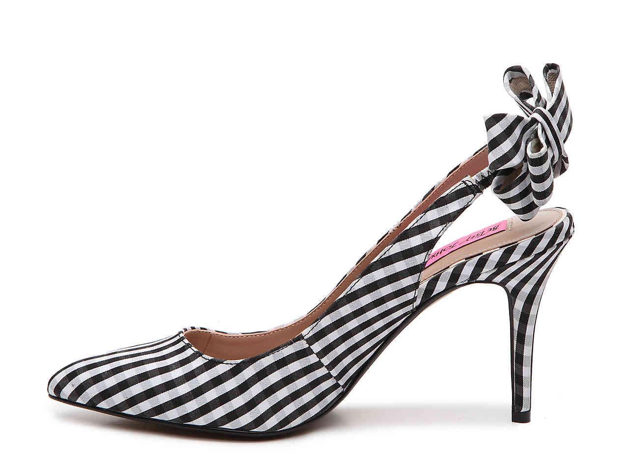 betsey johnson remy pump
