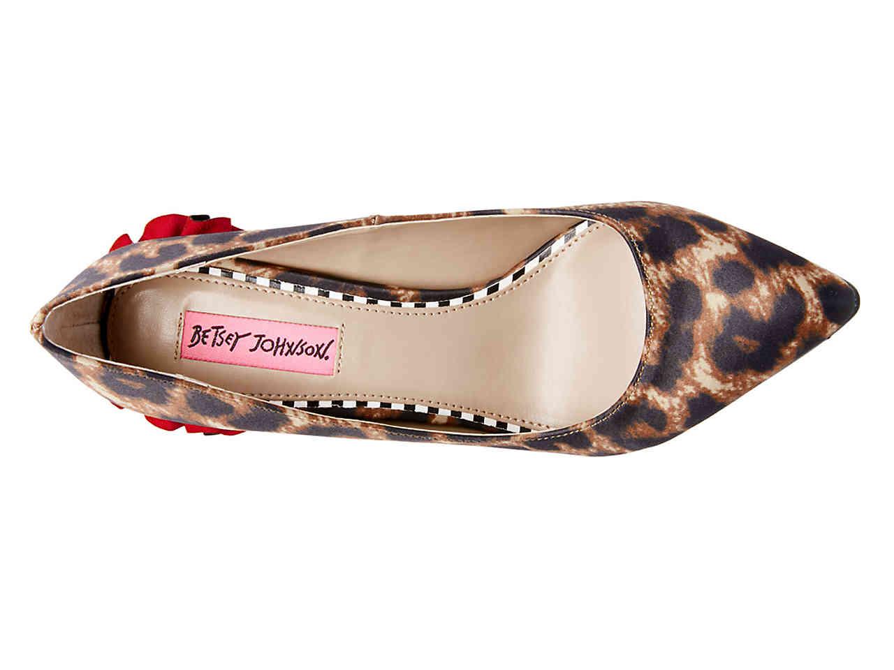 betsey johnson harbur pump