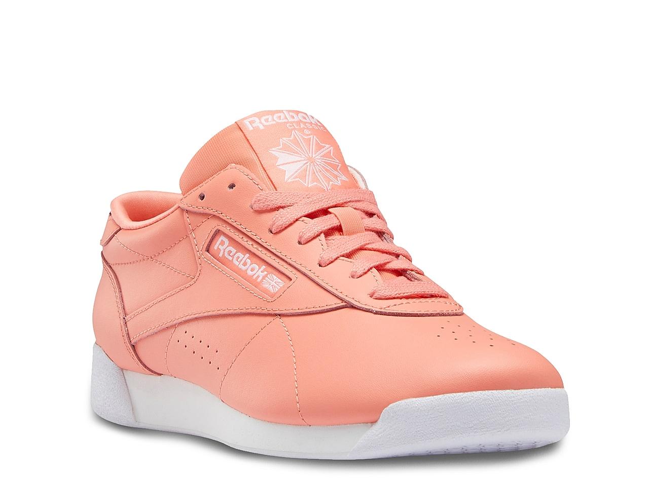 Reebok Synthetic Freestyle Low Sneaker in Coral (Pink) | Lyst