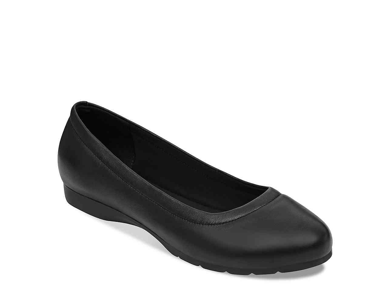easy spirit dove ballet flat