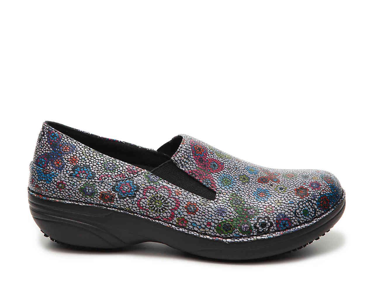 spring step freesa work clog