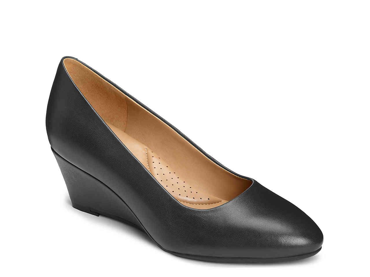 black wedge pump