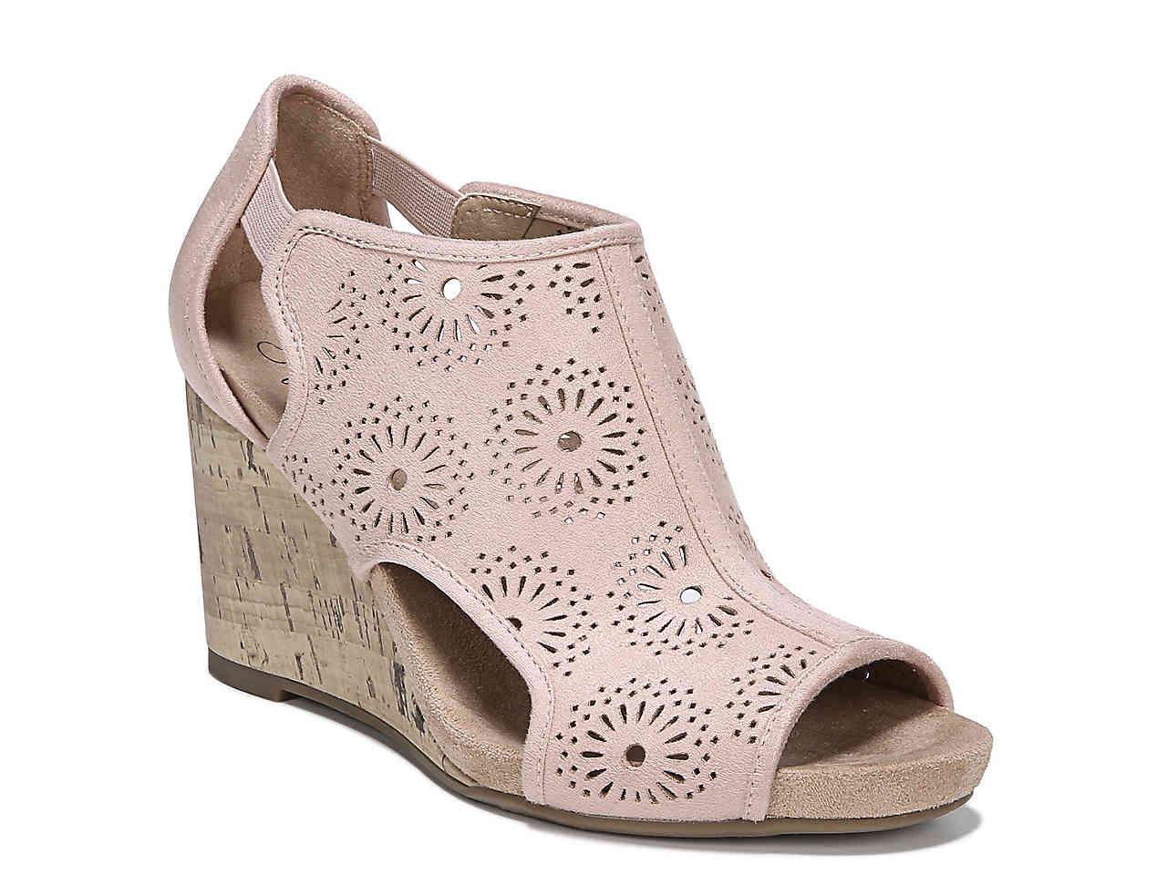 womens light pink wedges