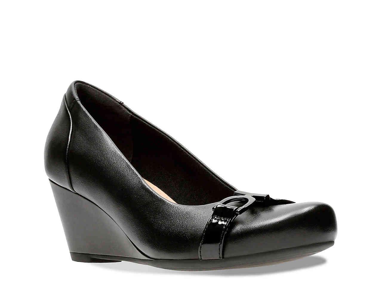 flores petra wedge pump