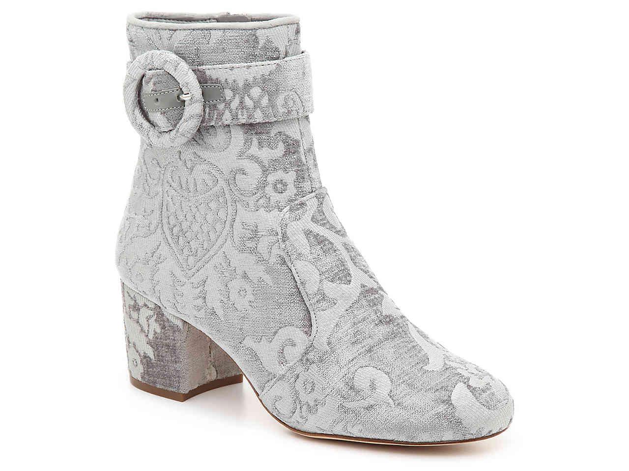 nine west quilby bootie