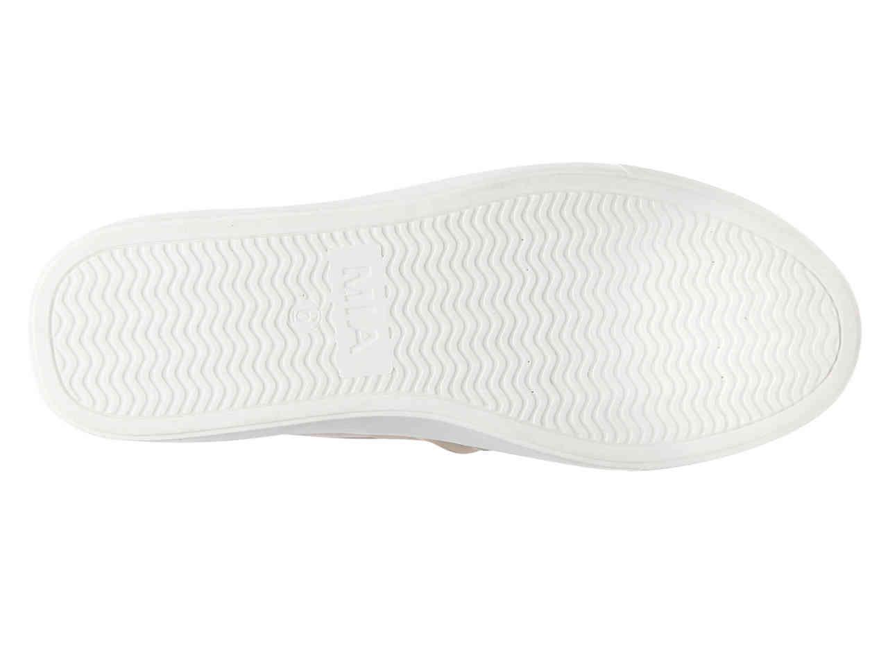 mia women's zoe fashion sneaker