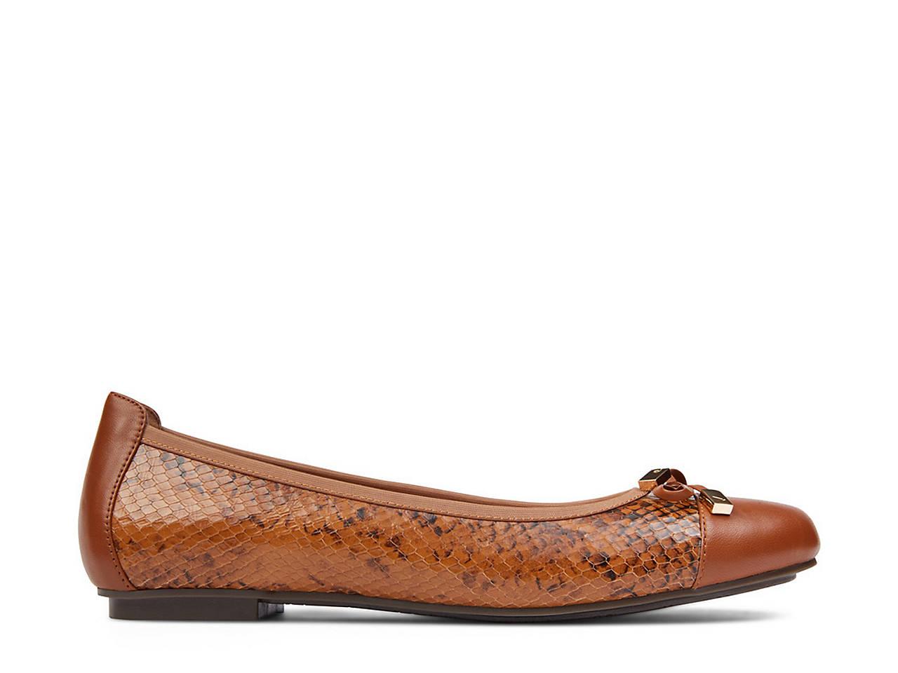 Vionic Leather Minna Ballet Flat in Dark Brown (Brown) - Lyst