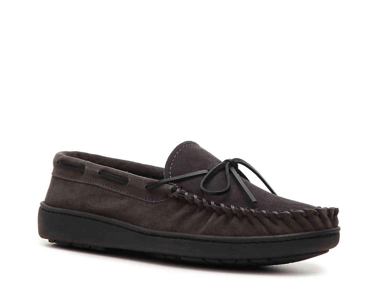 Minnetonka Trevor Slipper in Grey (Gray) for Men - Lyst