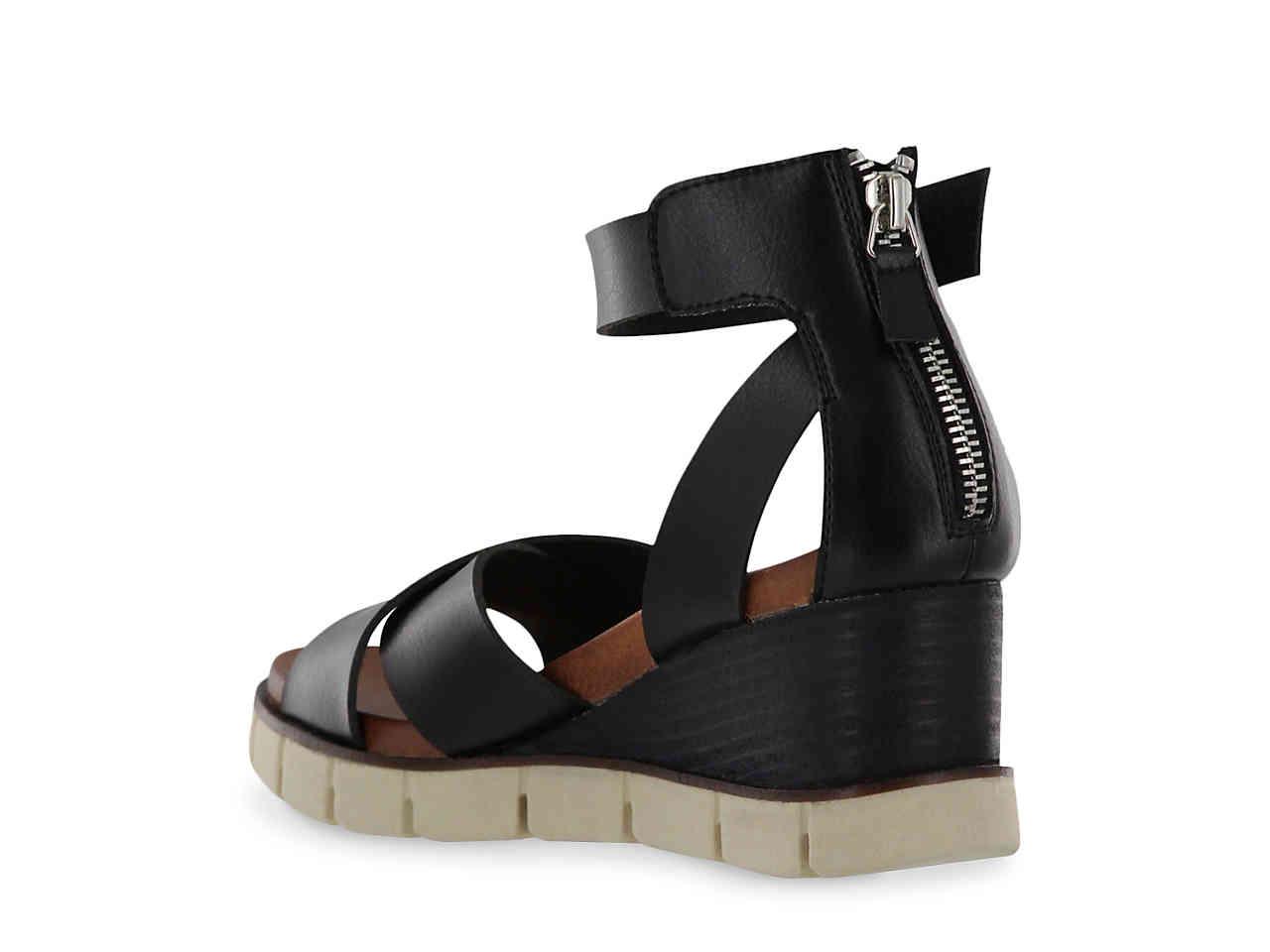 mia lauri wedge