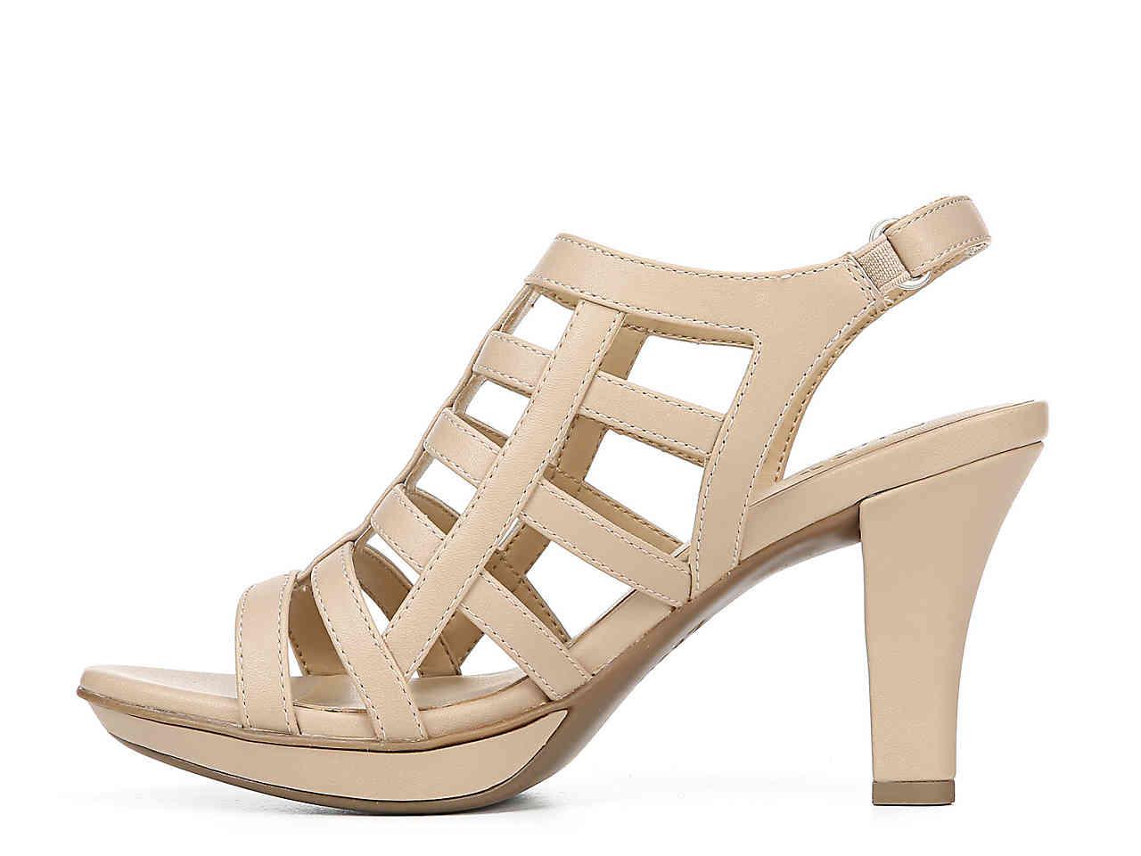 naturalizer daphne platform sandal