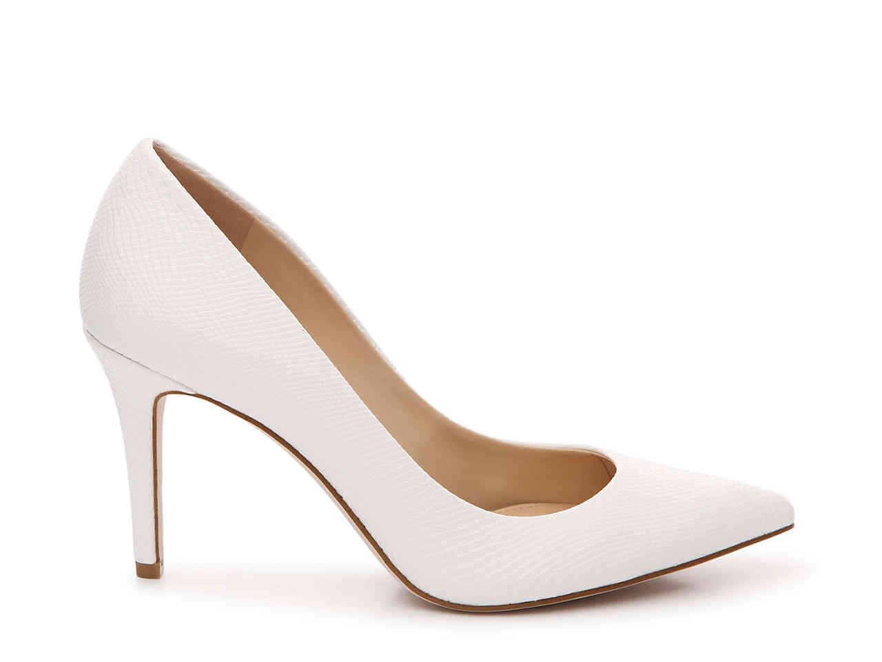 jessica simpson levin pump