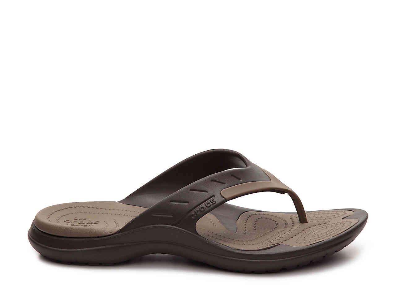 mens crocs modi flip flops