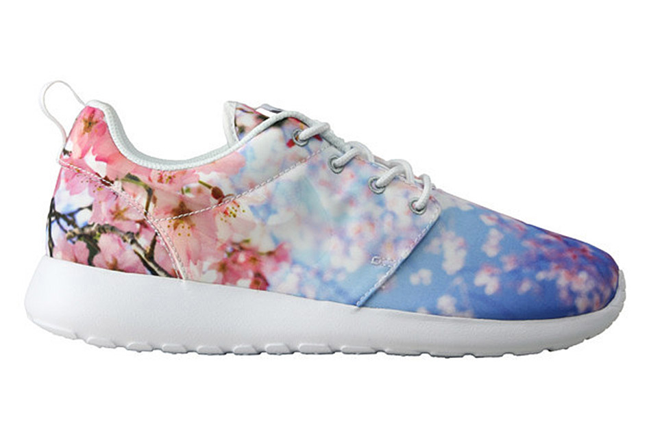 Nike Roshe Run Cherry Blossom Sneakers | Lyst UK