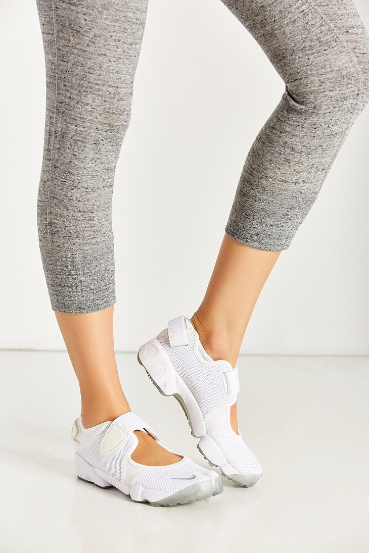 Nike Air Rift Running Sneaker in White | Lyst