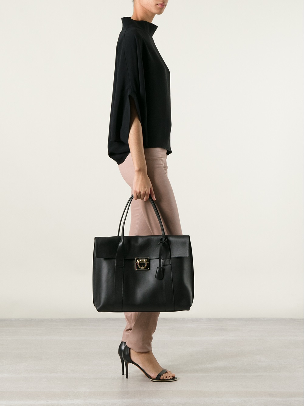 Ferragamo Gancio Lock Tote in Black | Lyst