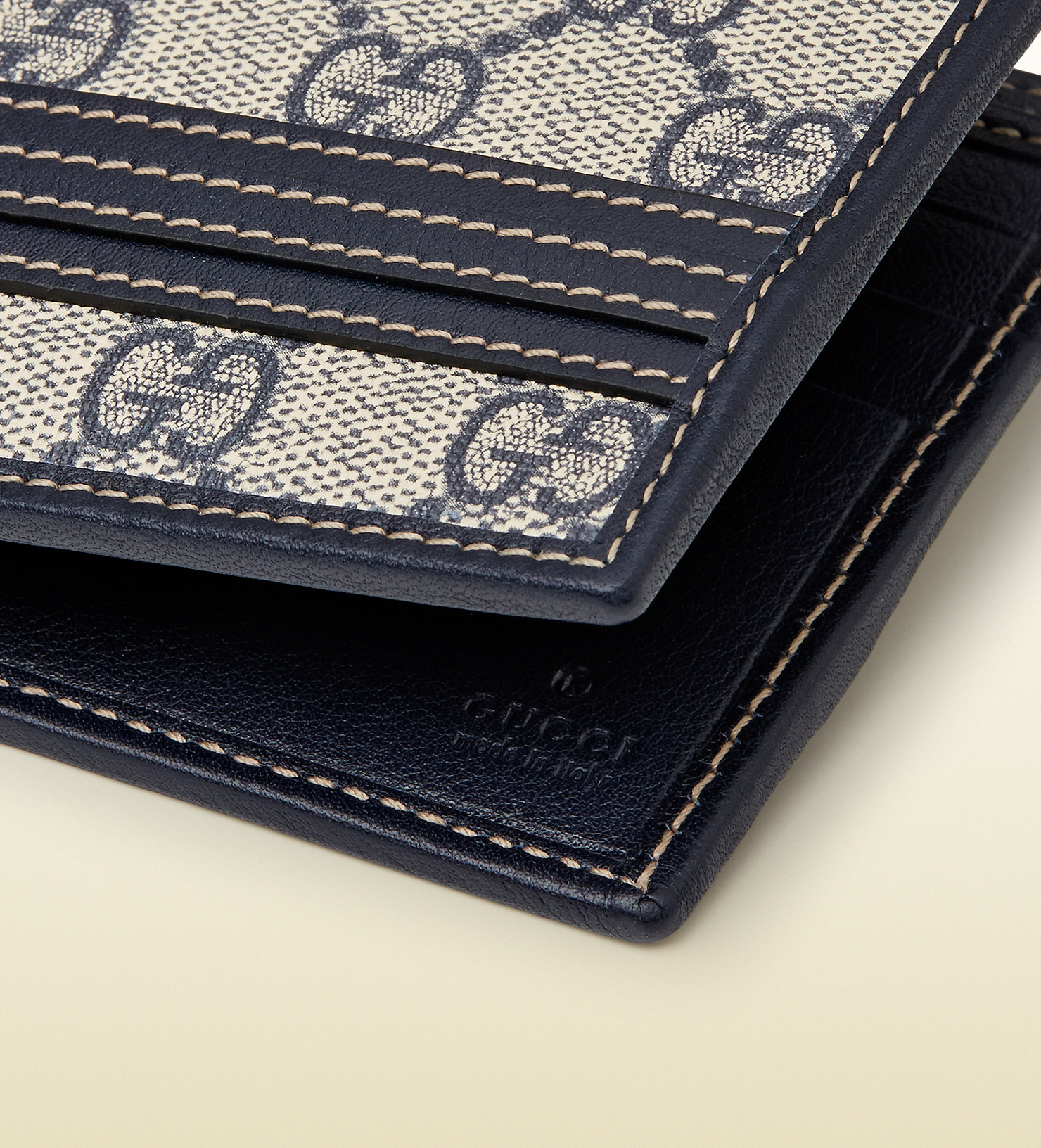 Gucci Gg Supreme Canvas Bi-fold Wallet in Beige (Natural) for Men - Lyst
