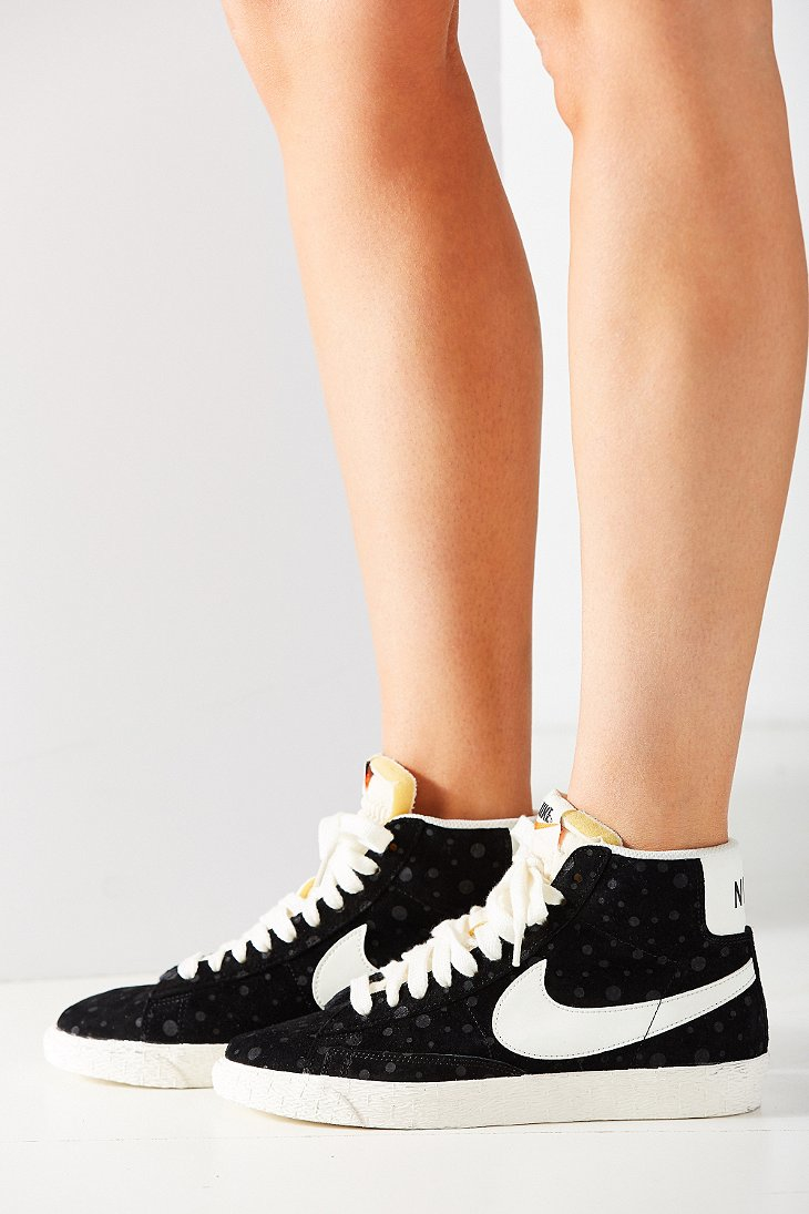 Nike Women's Blazer Mid Vintage Sneaker in Black |