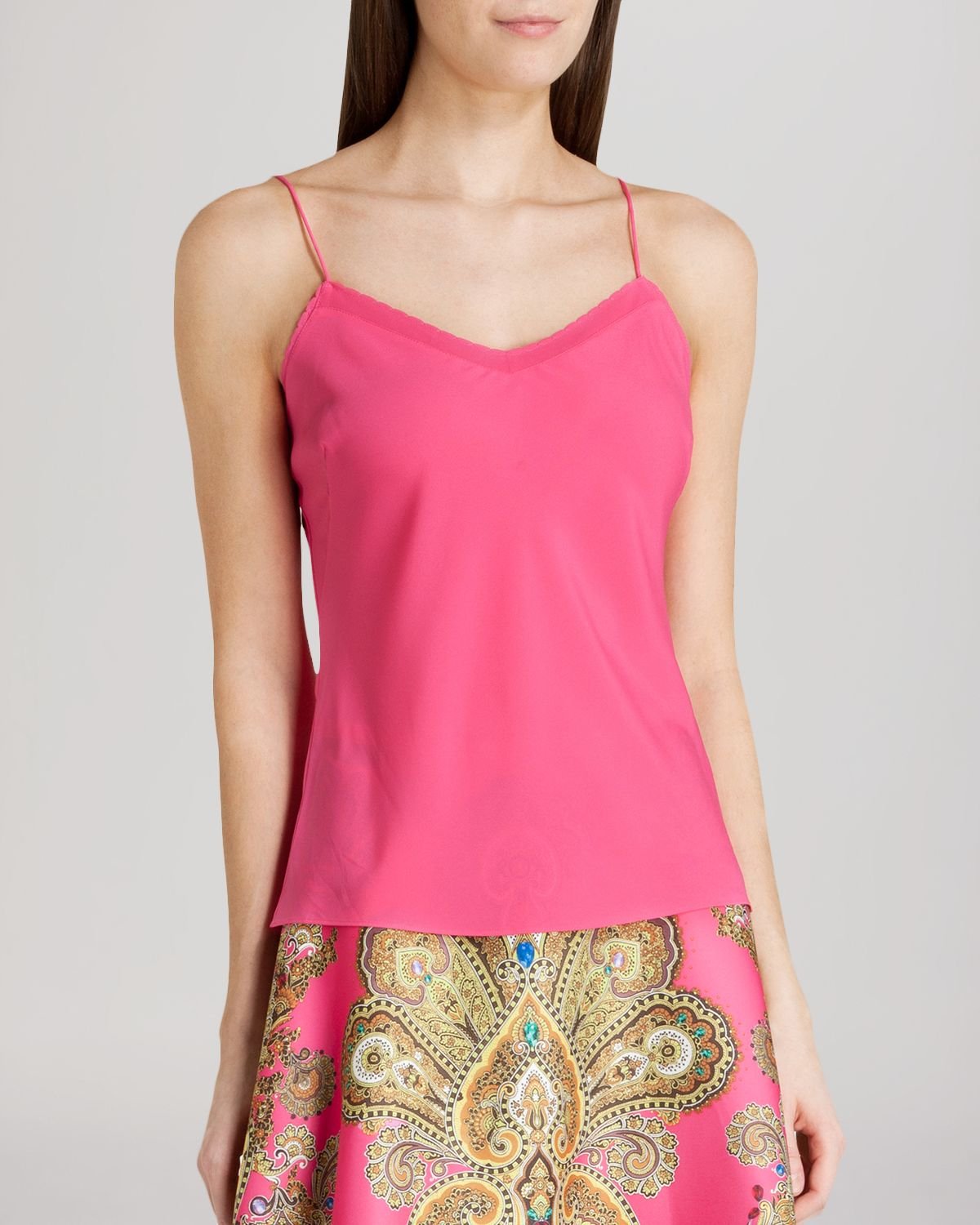 Shop by category Shop New Look's range of women's cami tops and find classic black and white styles to lace trim and faux satin numbers. Browse our camisole collection today.