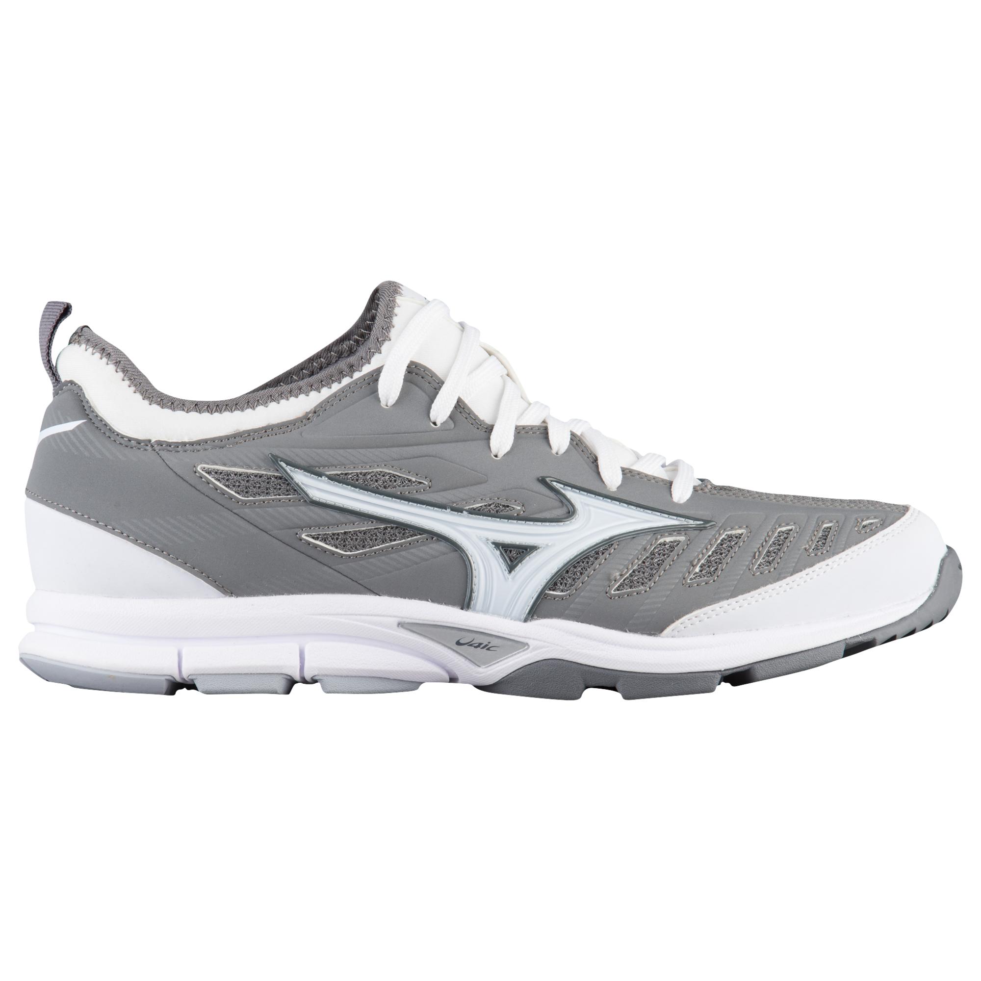 mizuno turf trainers