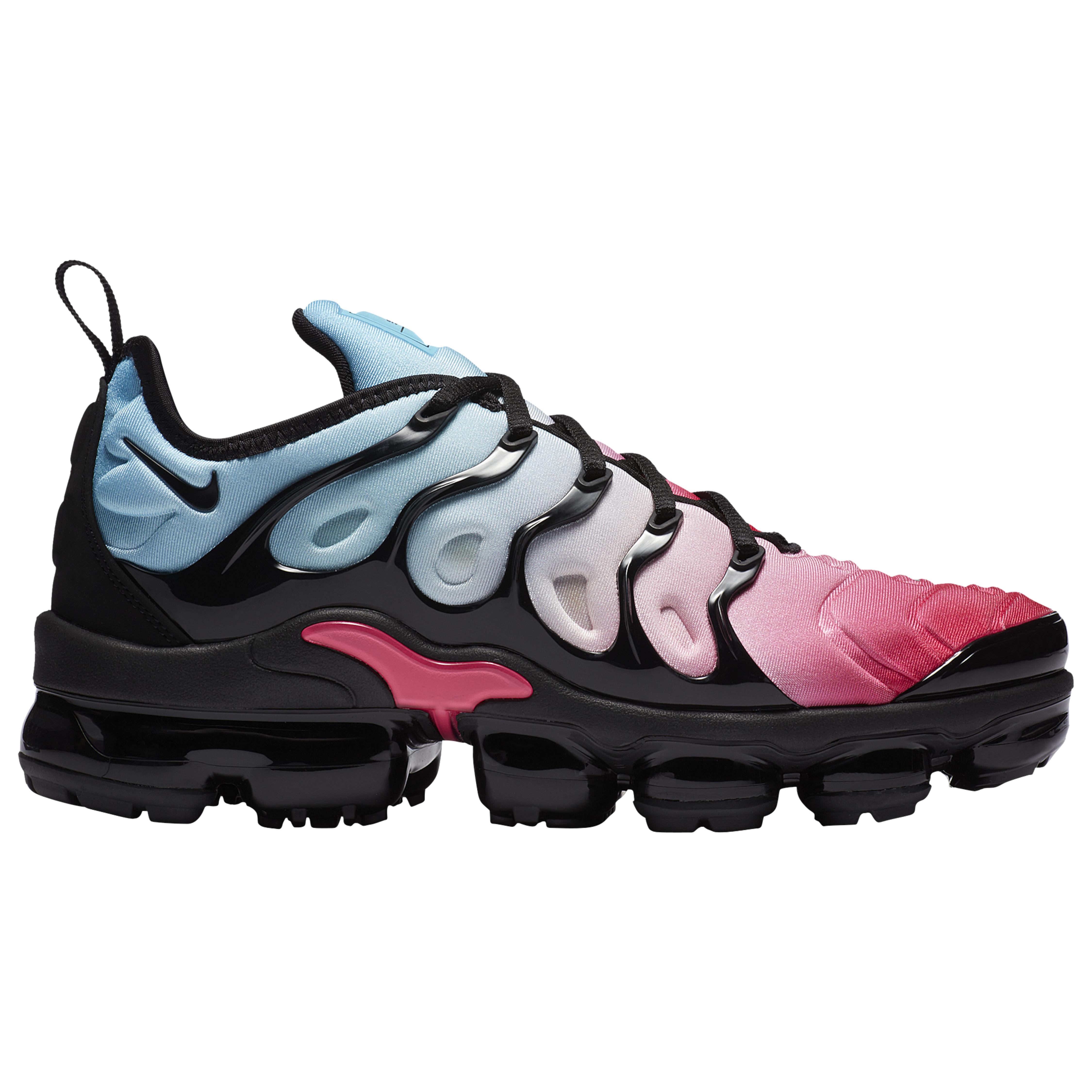 black and pink vapormax plus