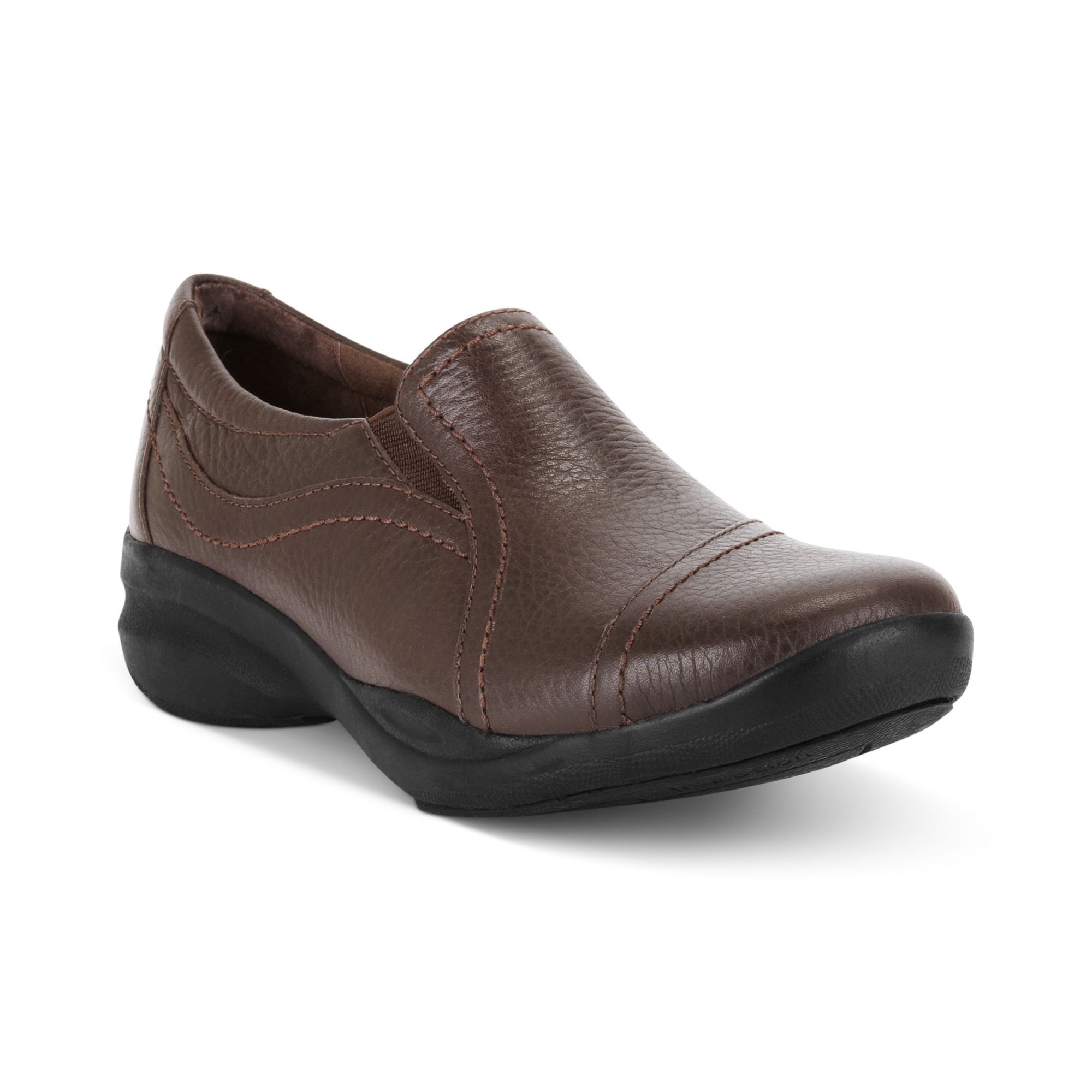 clarks in motion shoes