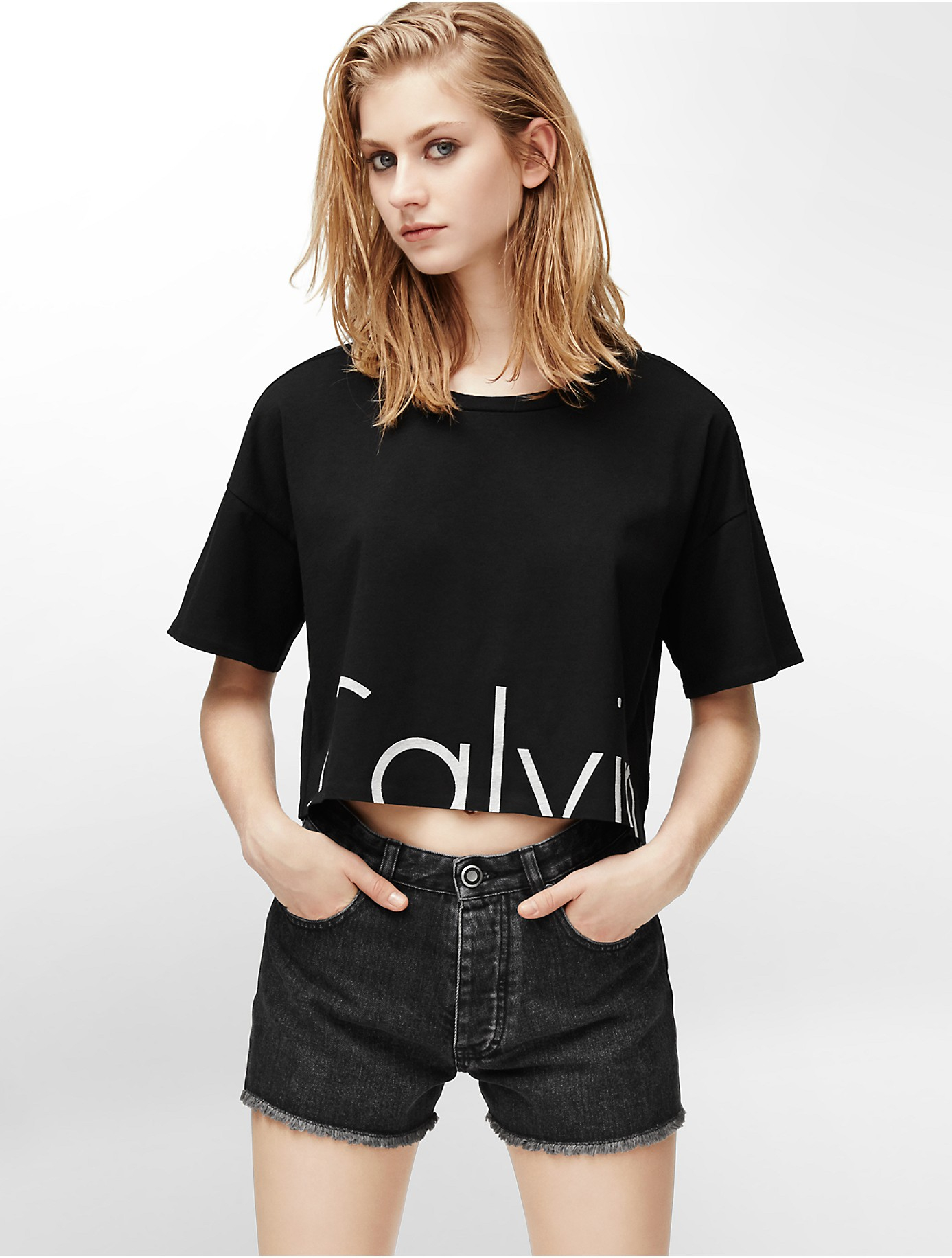 Invloedrijk Donker worden gastheer Calvin Klein Jeans Crop Logo Short Sleeve Top in Black | Lyst