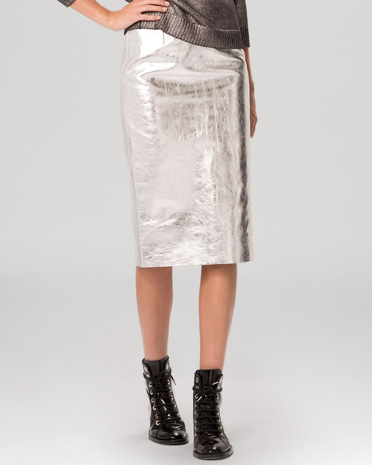 black flare skirt in spanish