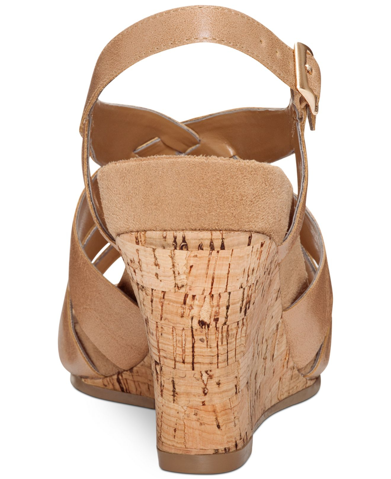 Aerosoles Guava Plush Wedge Sandals in Natural | Lyst