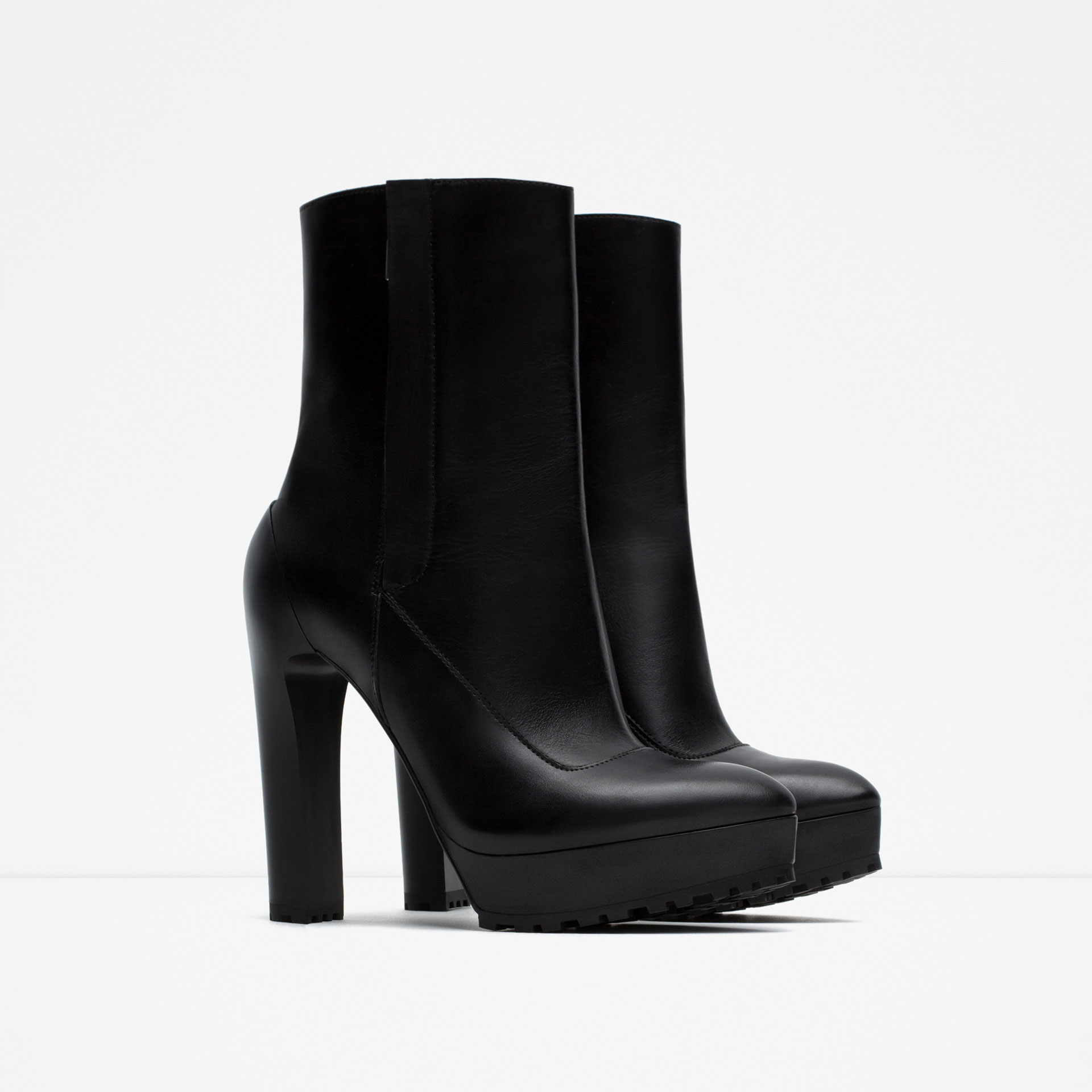 Accessibility links Handmade ankle boots with heel in tan or black leather with fur inside Made in Italy. The heel is 3 inches and the plateau inch. Inside zipper for quick dressing. Rubber sole.
