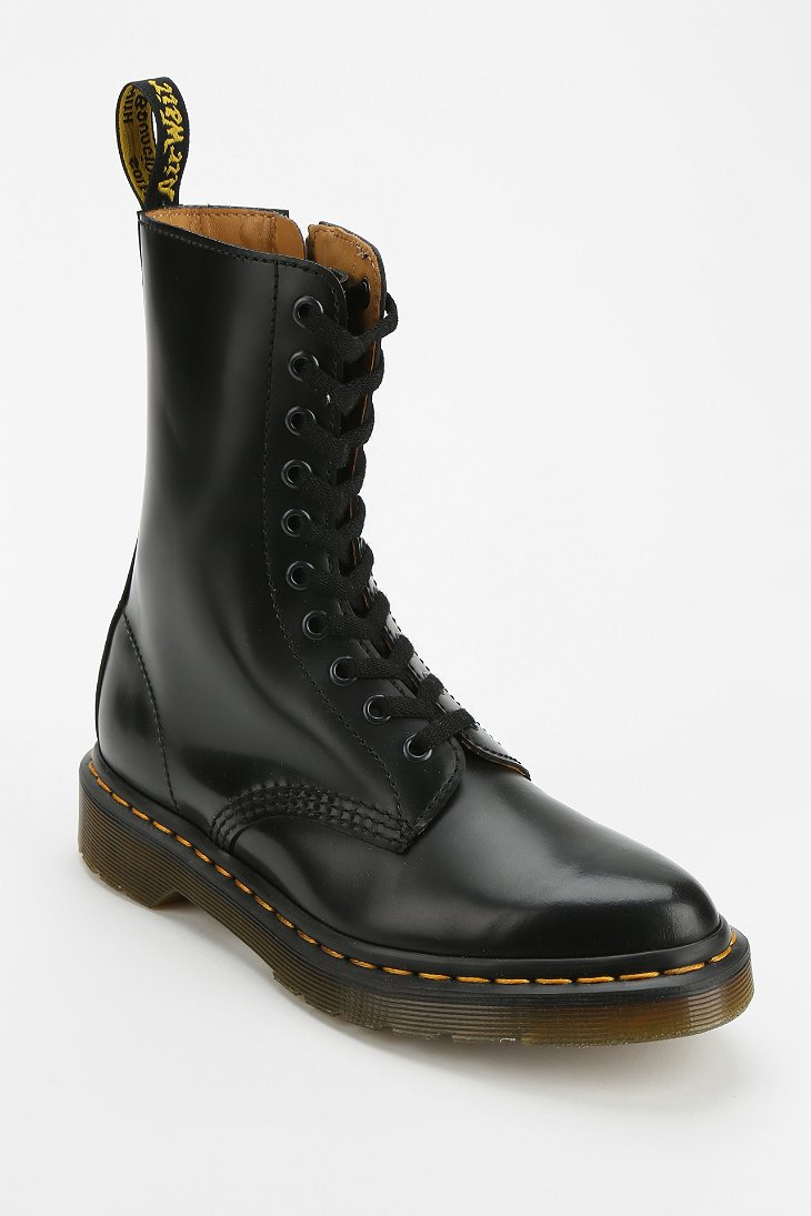 Dr. Martens Alix Pointy-Toed Boot in Black | Lyst Canada