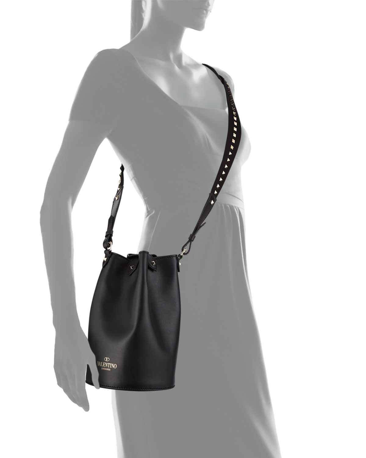 rockstud bucket bag