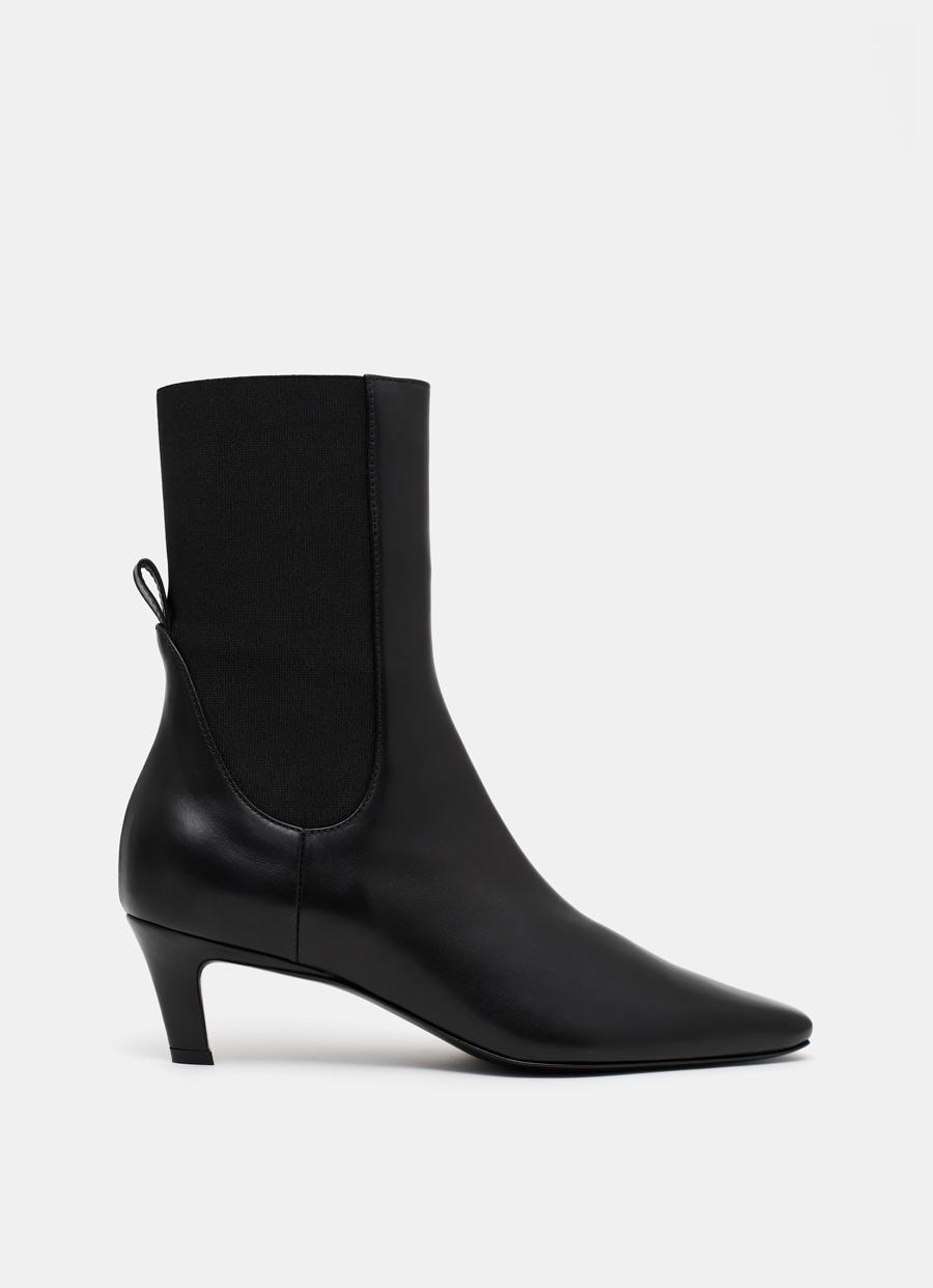Totême The Mid Heel Boot in Black | Lyst