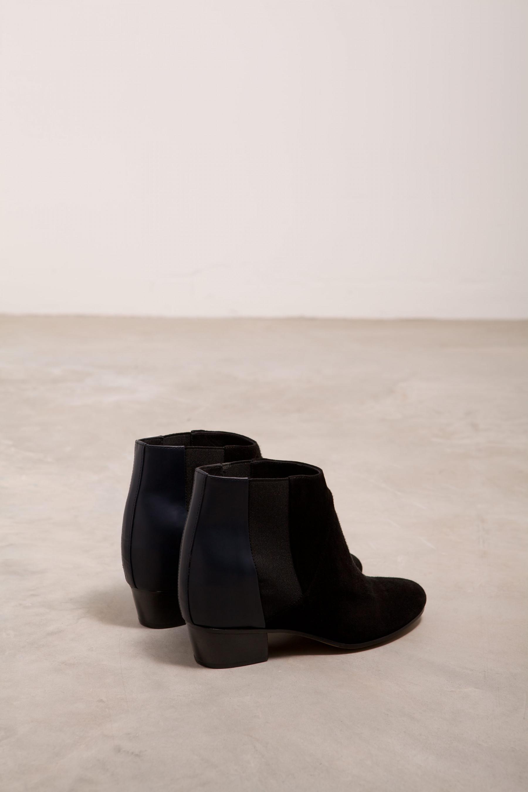 golden goose dana boots