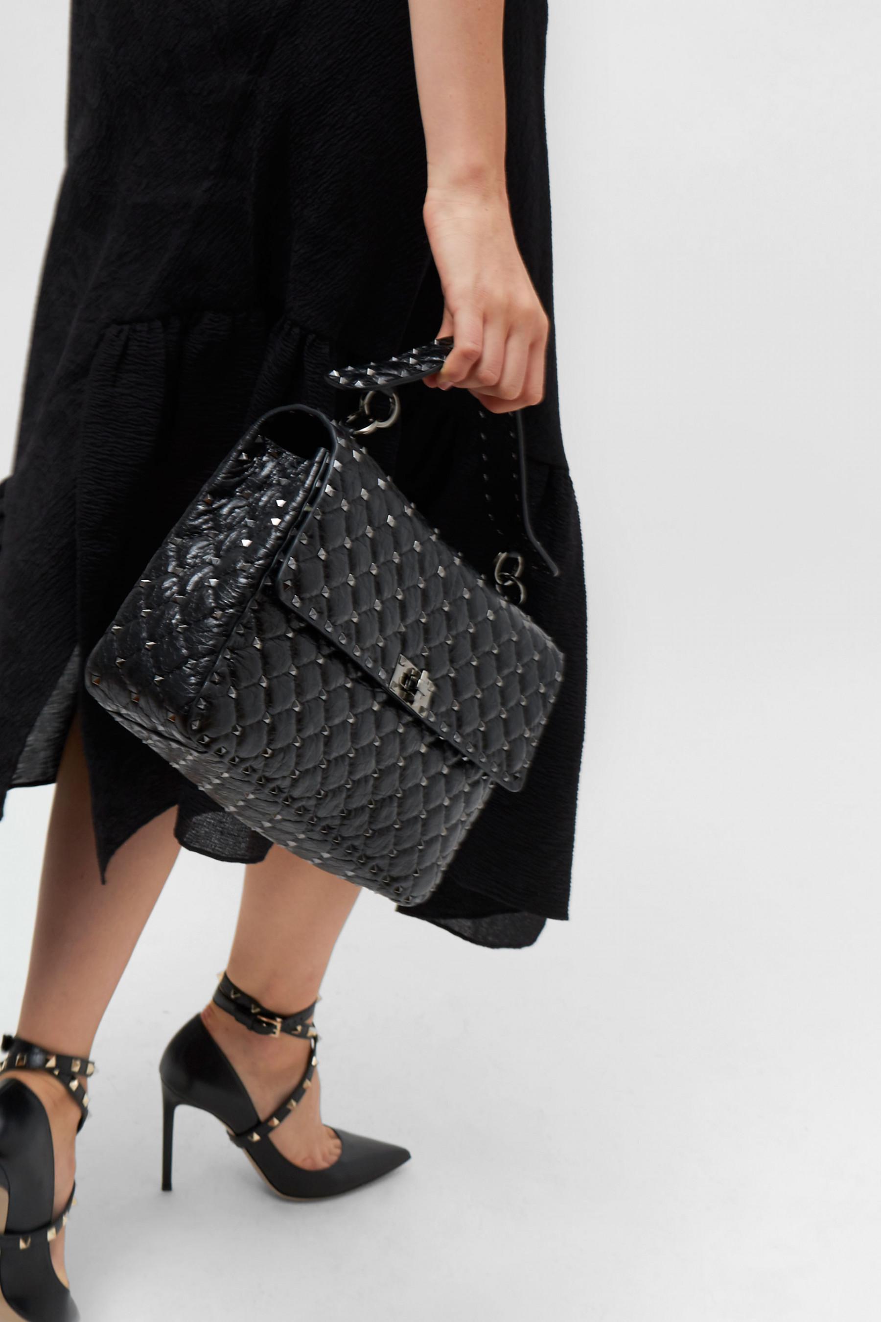 VALENTINO ROCKSTUD SPIKE BAG REVIEW // Pros Cons, Mod Shots, Wear And