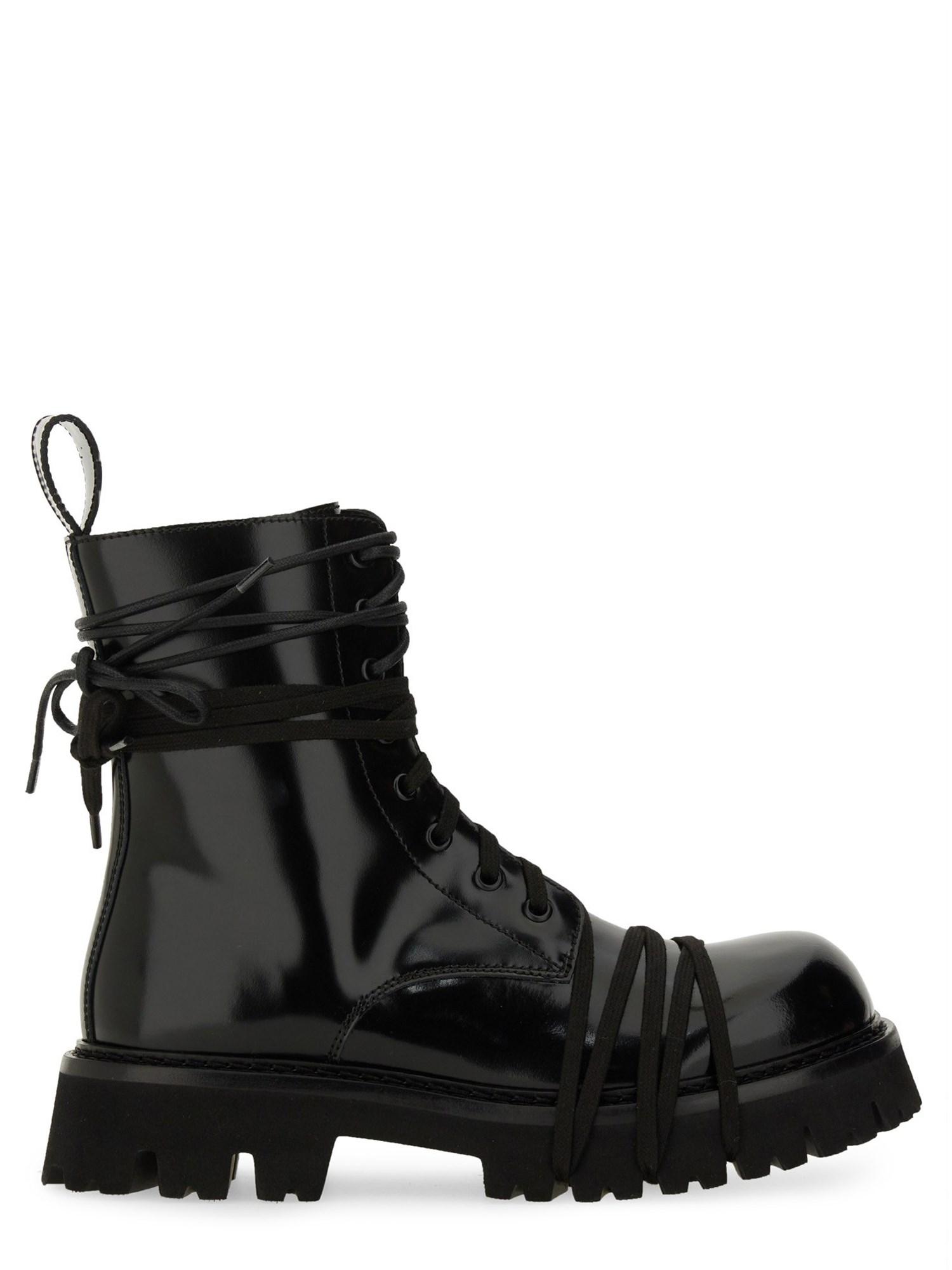 ブーツその他 Moschino Glossy Leather Lace-Up Boot With Sole Moschino Glossy Leather Lace-Up Boot With Sole in Black | Lyst