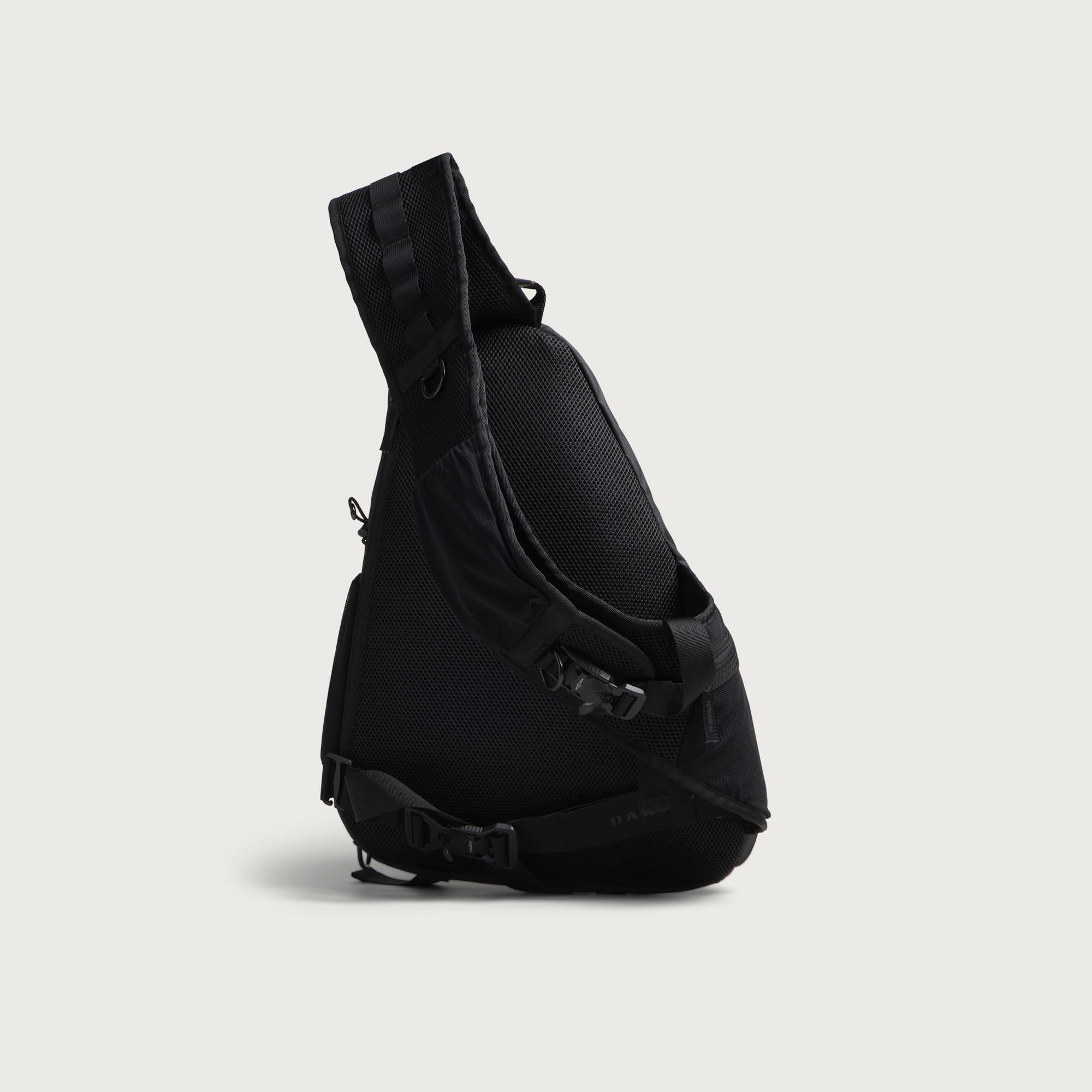 Oakley Latitude Sling Pack in Black for Men | Lyst UK