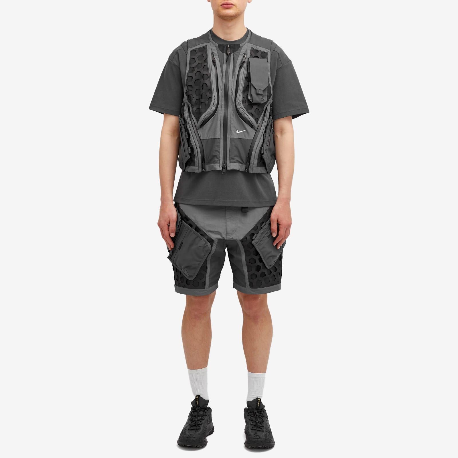 Nike Ispa Modular Pocket Vest in Black for Men | Lyst