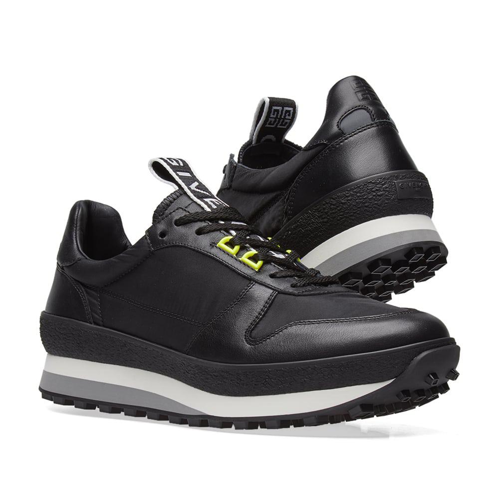 Givenchy Leather Tr3 Runner in Black 