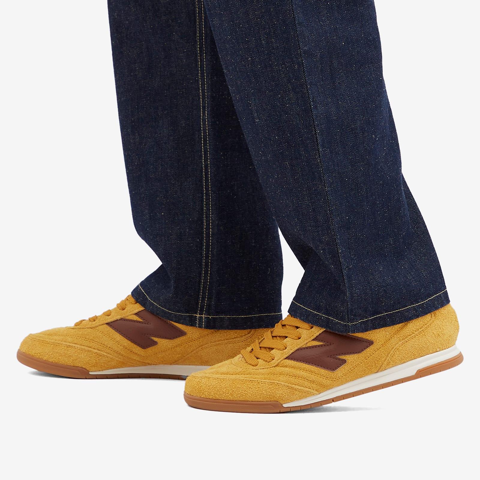 new balance 720 trainers in gold