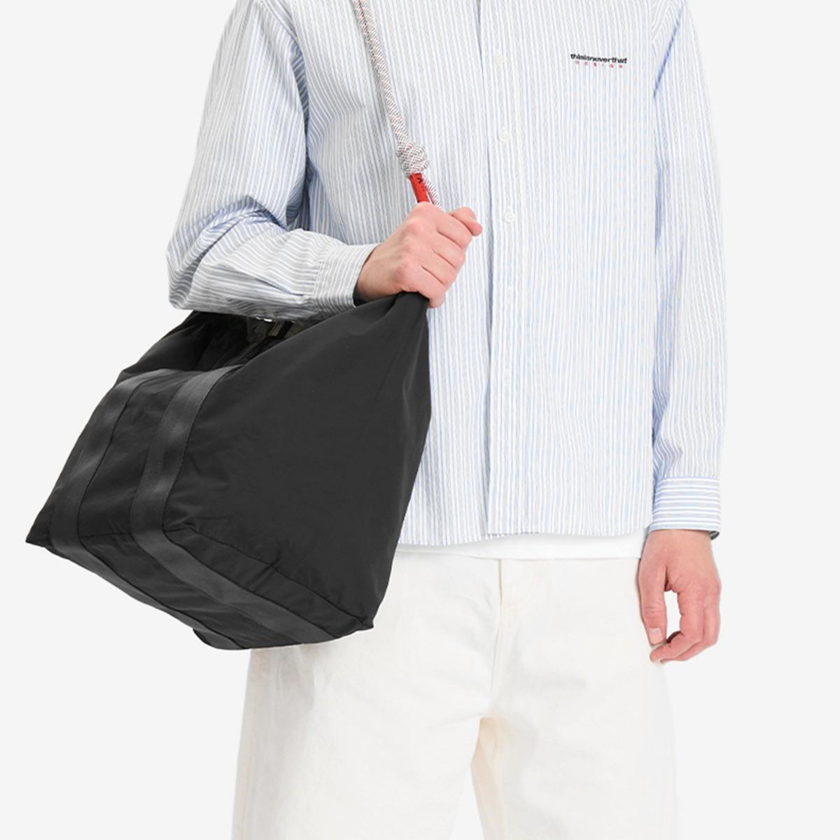 Topologie Summit Tote Medium in Black | Lyst Canada