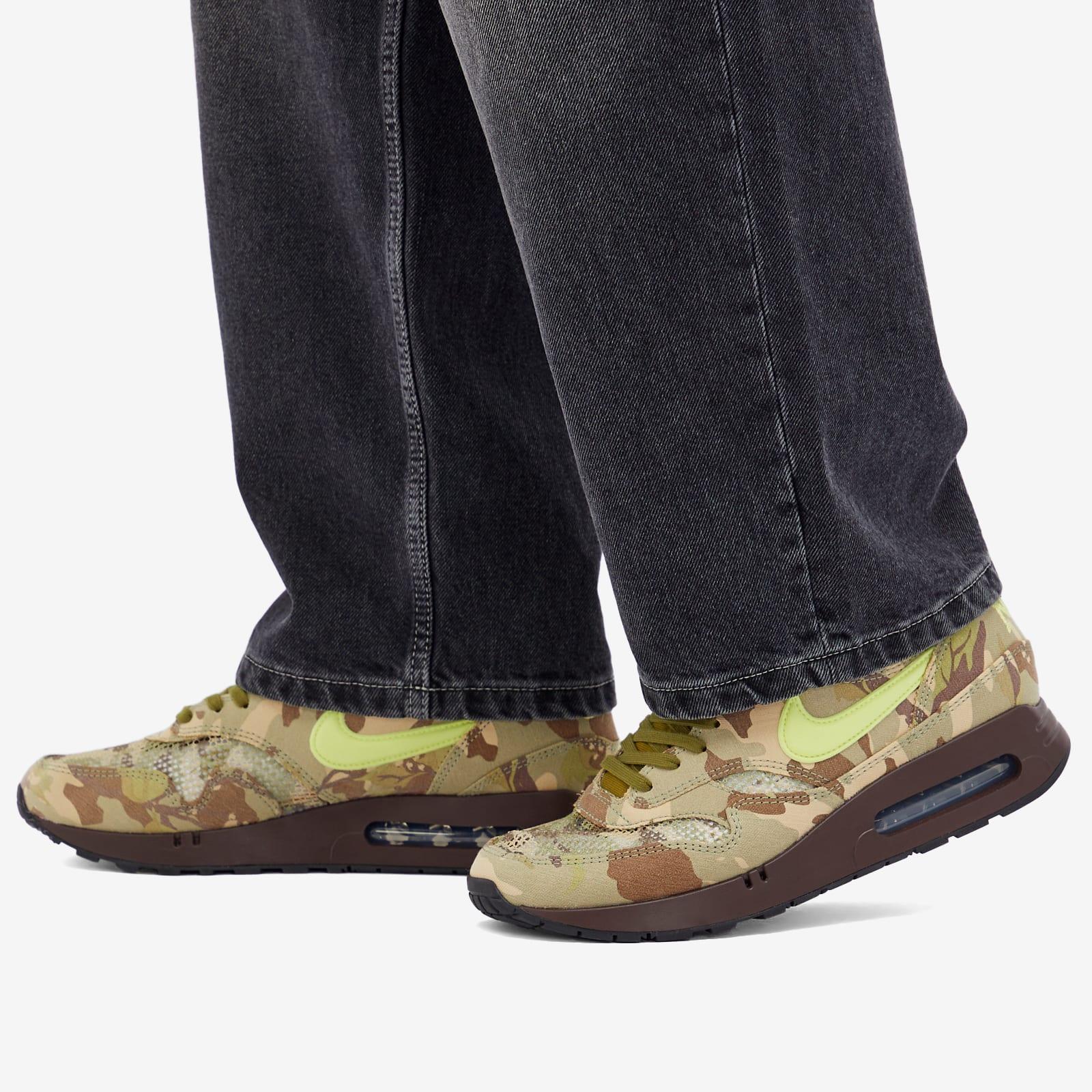 air max 1 green on feet