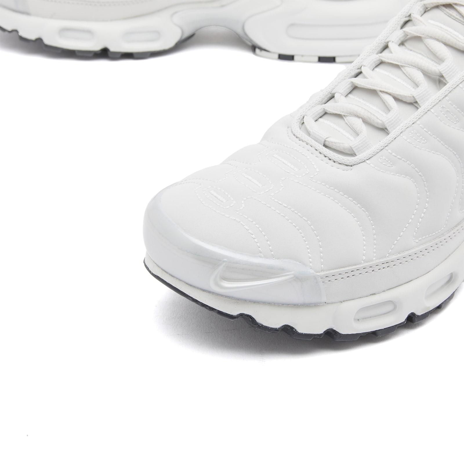 womens white nike tns