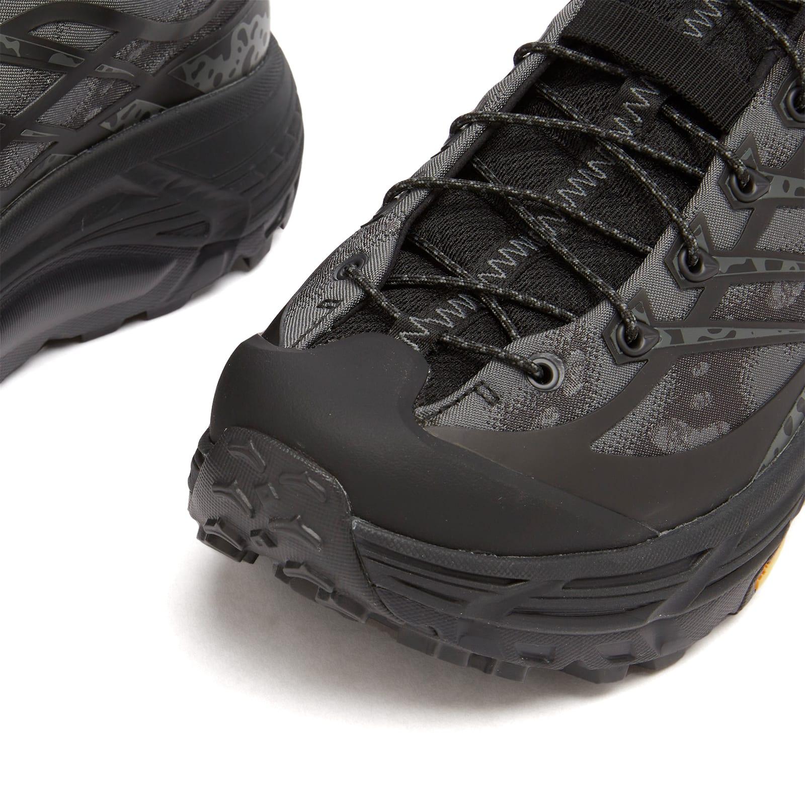hoka-one-one-BlackCarbon-Black